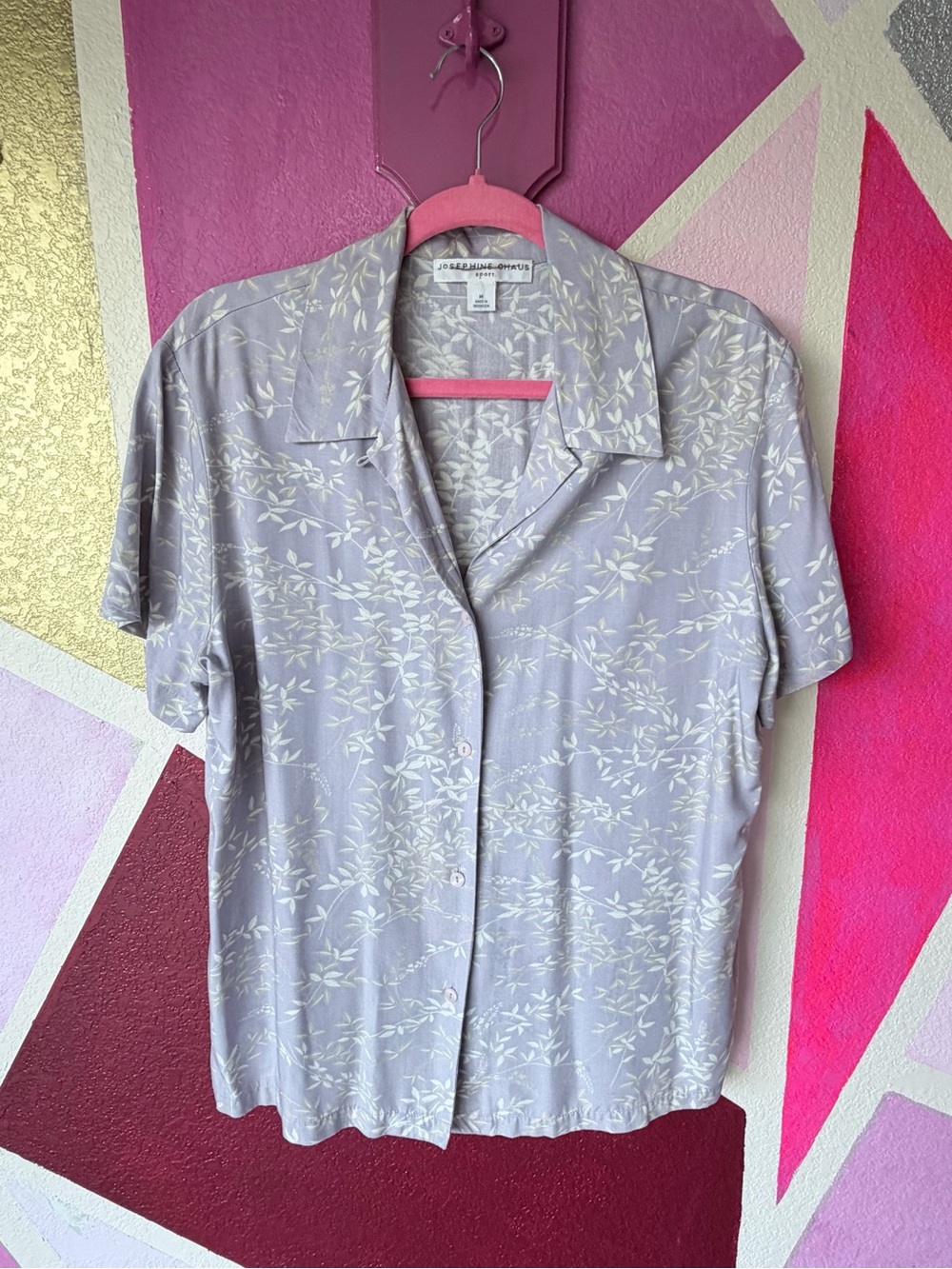 Josephine Chaus Sport Silky Button Down Sz M Lavender Leaf Print Short Sleeve